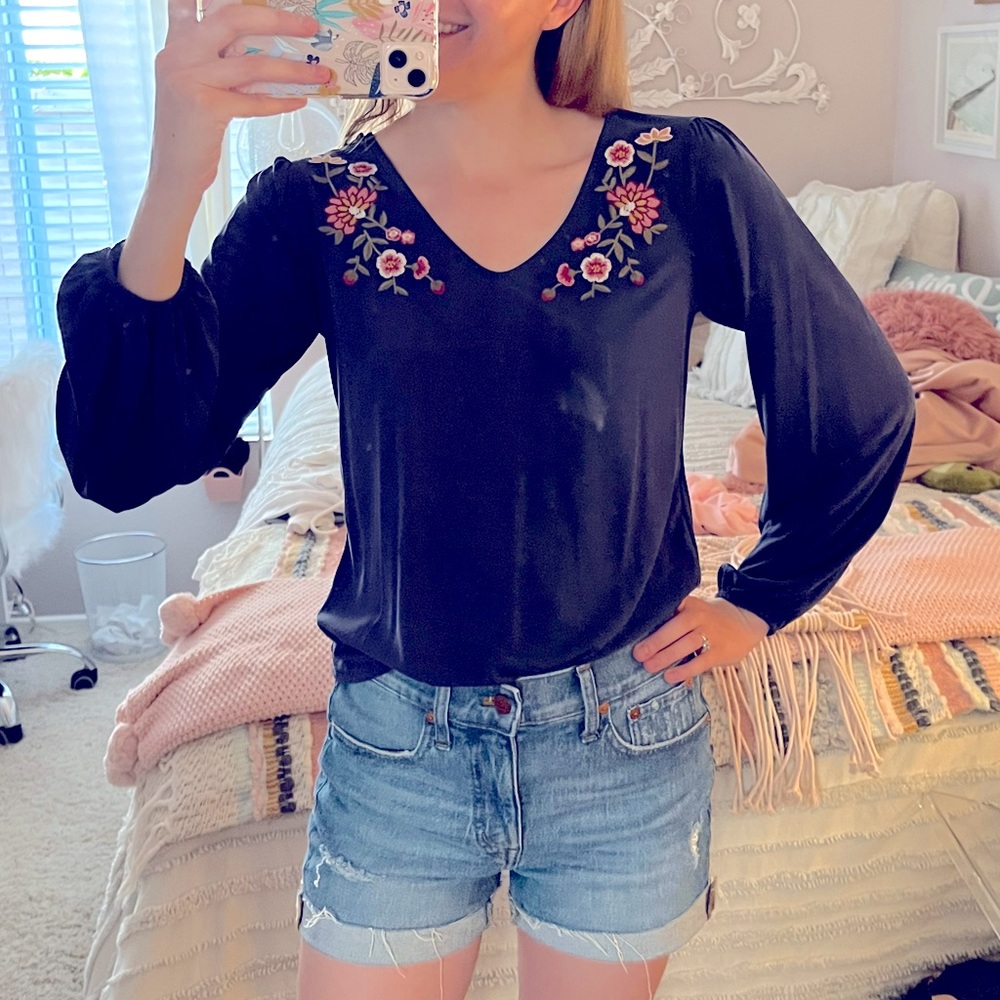 Francesca’s Long Sleeve Floral Embroidered Blouse 🌸